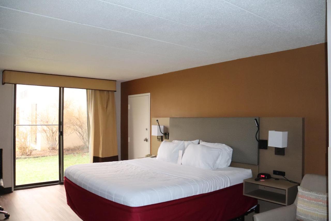 Ramada By Wyndham Lansing Hotel & Conference Center Extérieur photo