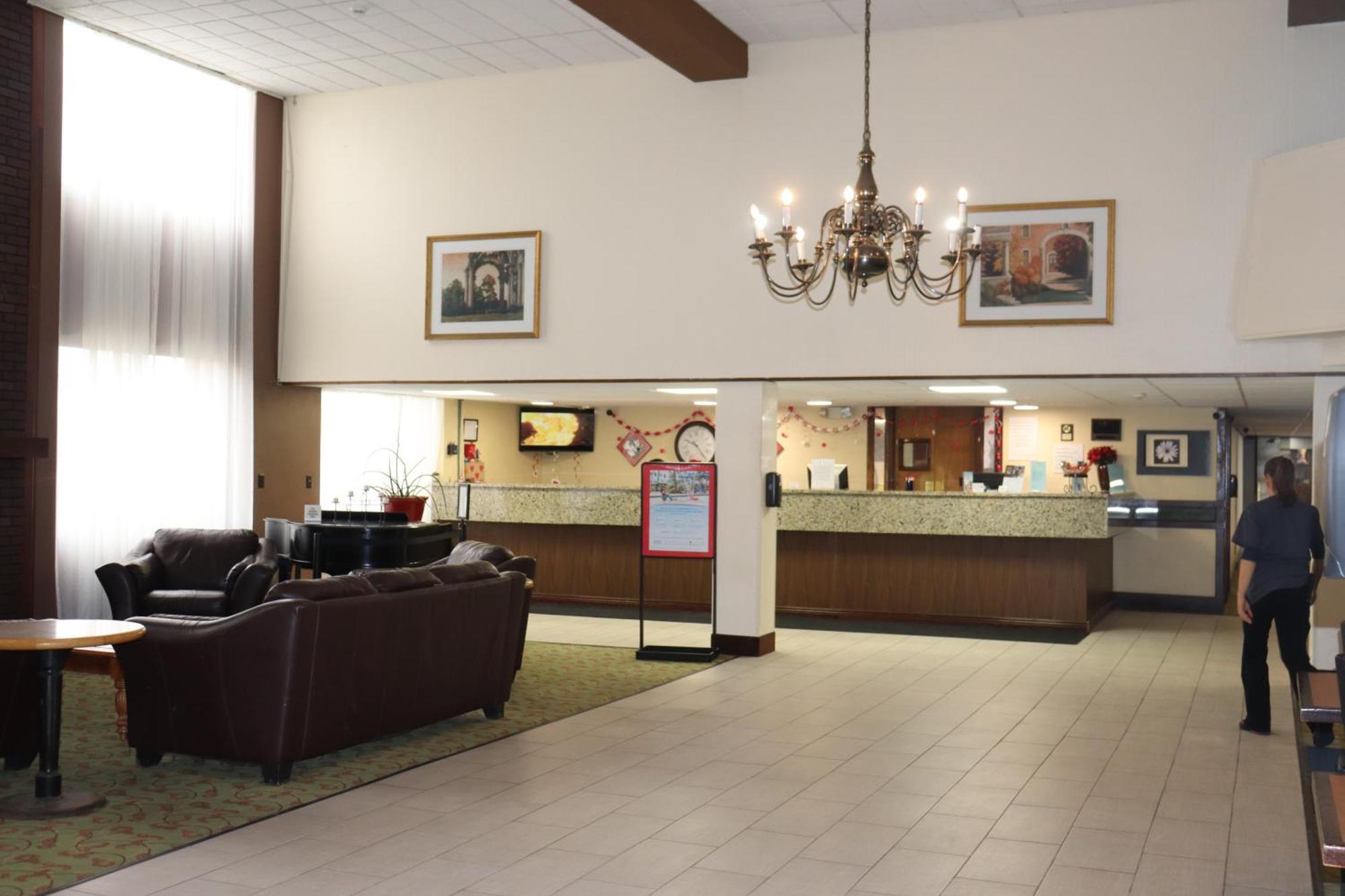 Ramada By Wyndham Lansing Hotel & Conference Center Extérieur photo