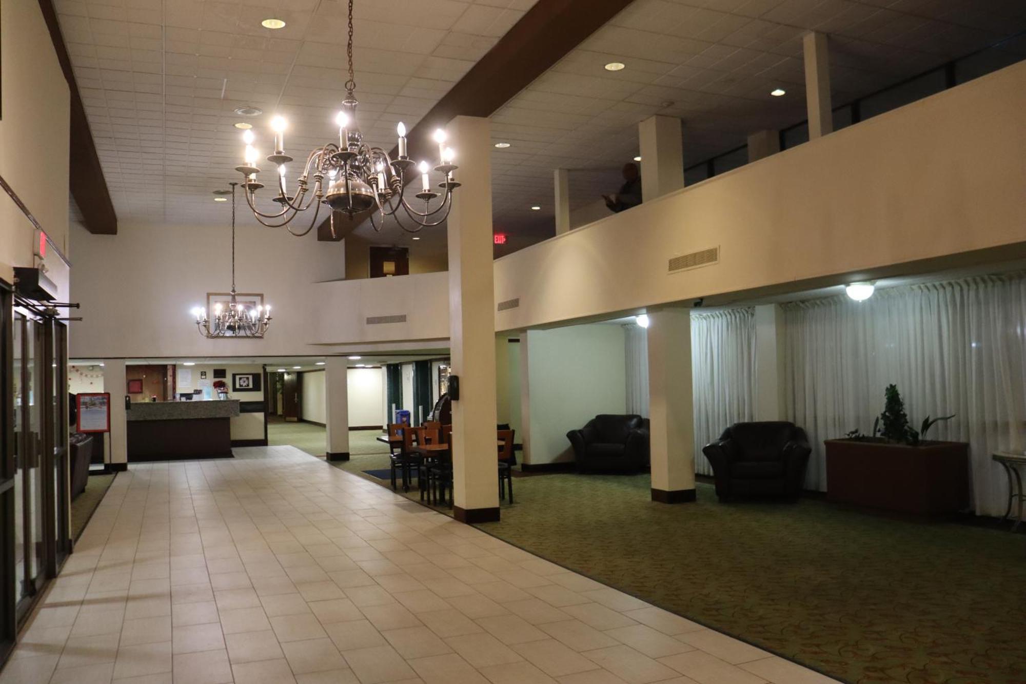 Ramada By Wyndham Lansing Hotel & Conference Center Extérieur photo