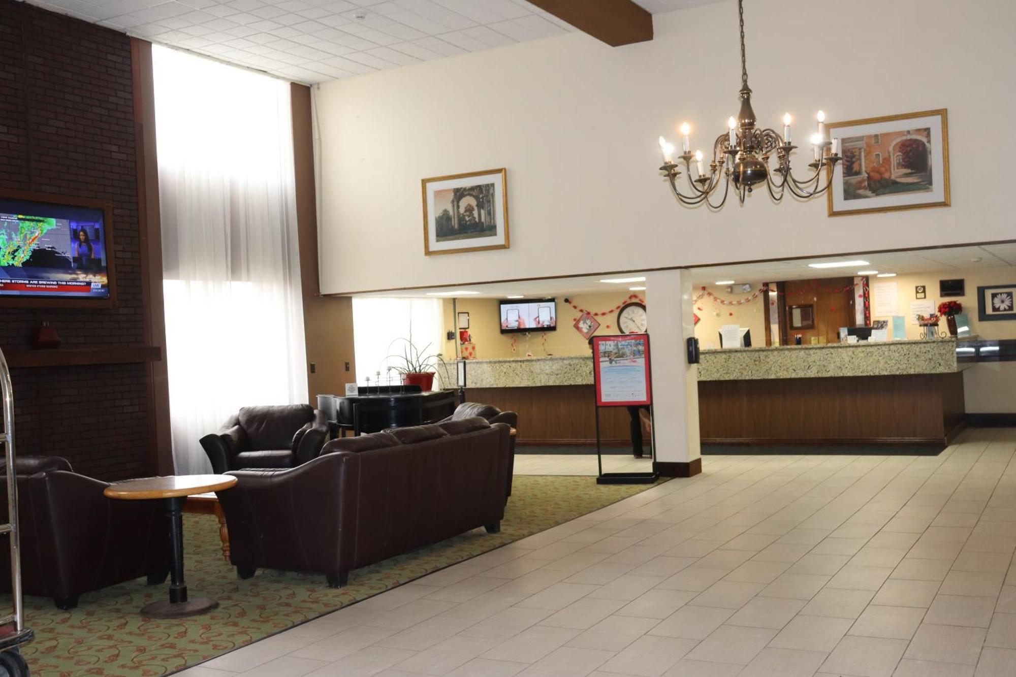 Ramada By Wyndham Lansing Hotel & Conference Center Extérieur photo