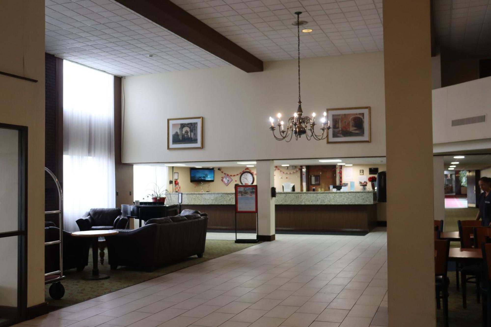 Ramada By Wyndham Lansing Hotel & Conference Center Extérieur photo