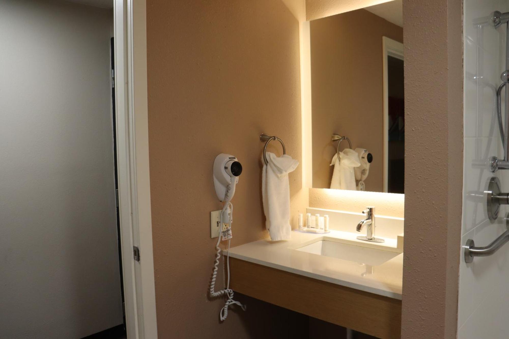 Clarion Hotel Lansing Extérieur photo