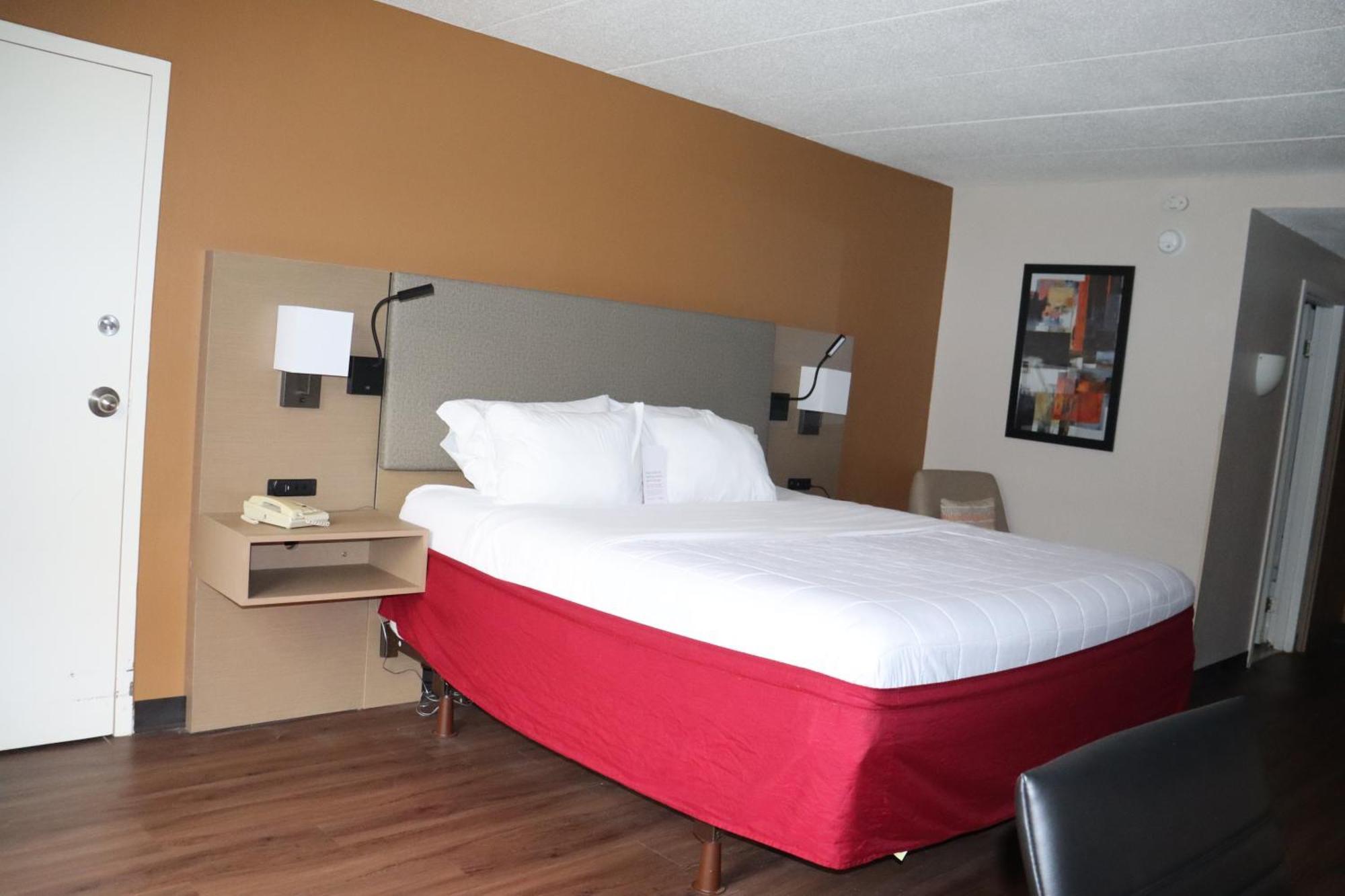 Ramada By Wyndham Lansing Hotel & Conference Center Extérieur photo